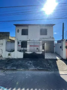 Casa com 4 Quartos à venda, 195m² no Parreão, Fortaleza