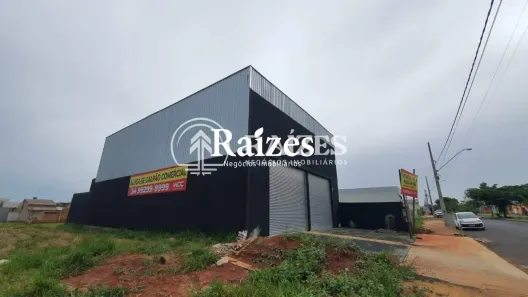 Galpão/Depósito/Armazém à venda, 303m² no São Jorge, Uberlândia