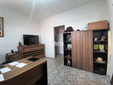 Casa com 3 Quartos à venda, 160m² no Santa Mônica, Uberlândia