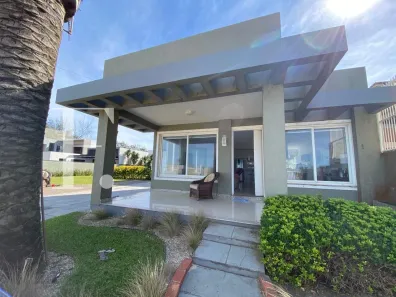 Casa com 4 Quartos à venda, 350m² no XANGRI-LÁ, Xangri-lá