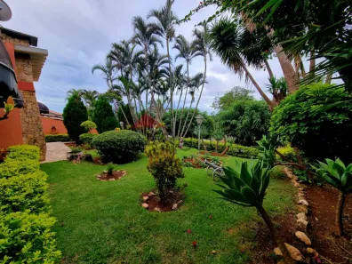 Casa de Condomínio com 4 Quartos à venda, 275m² no Jardim Maristela, Atibaia