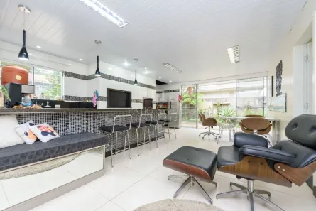 Casa com 4 Quartos à venda, 210m² no Orleans, Curitiba