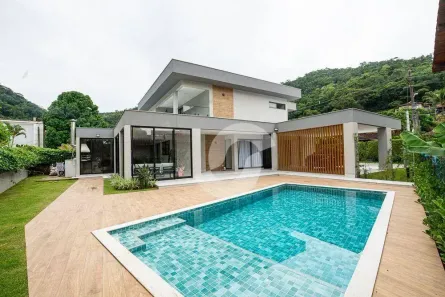 Casa de Condomínio com 4 Quartos à venda, 230m² no Itaipu, Niterói