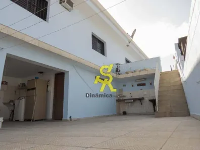 Casa com 3 Quartos à venda, 220m² no Vila Santista, São Paulo