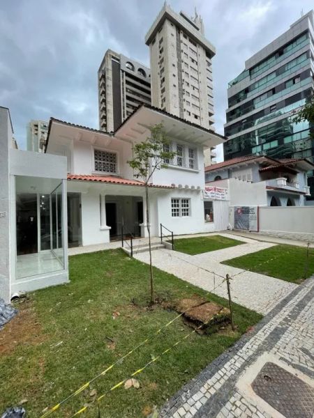 Casa com 5 quartos — Lourdes, Belo Horizonte