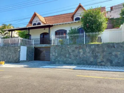 Casa com 5 Quartos para alugar, 247m² no Bom Clima, Juiz de Fora
