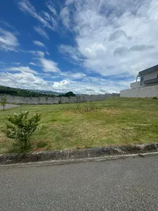 à venda, 300m² no Residencial Colinas, Caçapava