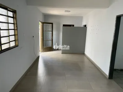 Casa com 6 Quartos à venda, 254m² no Santa Mônica, Uberlândia