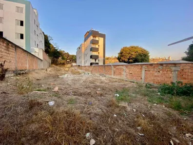 Lote/Terreno à venda, 696m² no Ouro Preto, Belo Horizonte