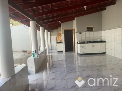 Casa com 4 Quartos à venda, 249m² no Jardim Balneário Meia Ponte, Goiânia