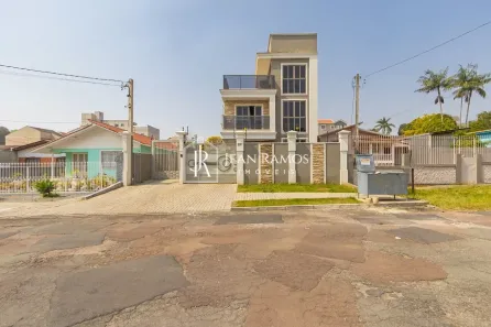 Sobrado com 3 Quartos à venda, 130m² no Uberaba, Curitiba