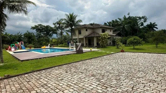 Fazenda/Sítio com 6 Quartos à venda, 900m² no Vila Cubatão, Joinville