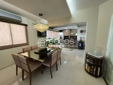 Cobertura com 3 Quartos à venda, 210m² no Santa Mônica, Uberlândia