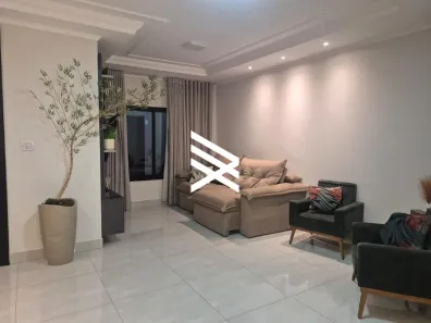 Casa com 3 Quartos para alugar, 250m² no Jardim Karaíba, Uberlândia