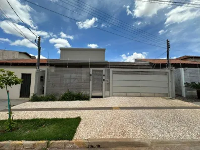 Casa com 3 Quartos à venda, 245m² no Jardim São Bento, Campo Grande