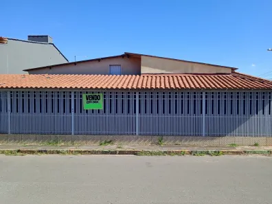 Casa com 2 Quartos à venda, 130m² no Recanto das Emas, Brasília