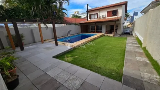 Casa com 3 Quartos para alugar, 220m² no Petrópolis, Porto Alegre