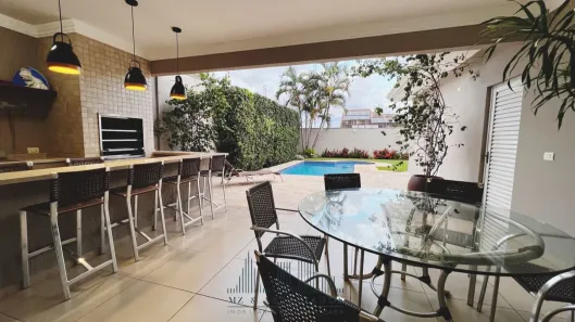 Sobrado com 4 Quartos à venda, 328m² no Zona 20, Maringá