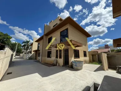 Casa de Condomínio com 4 Quartos à venda, 150m² no Santa Cândida, Curitiba