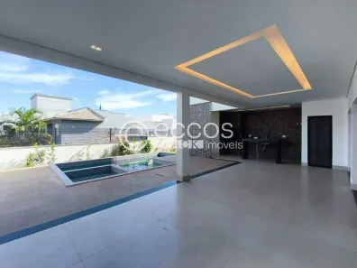 Casa de Condomínio com 4 Quartos para alugar, 375m² no Morada da Colina, Uberlândia