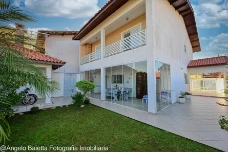 Sobrado com 4 Quartos à venda, 223m² no Balneario Continental, Peruíbe