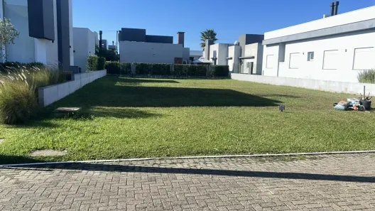 Lote/Terreno à venda, 375m² no Capão da Canoa, Capão da Canoa