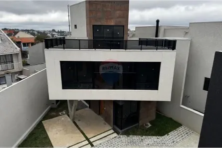 Casa de Condomínio com 3 Quartos à venda, 134m² no Uberaba, Curitiba