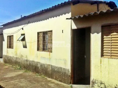 Casa com 2 Quartos para alugar, 55m² no Tubalina, Uberlândia