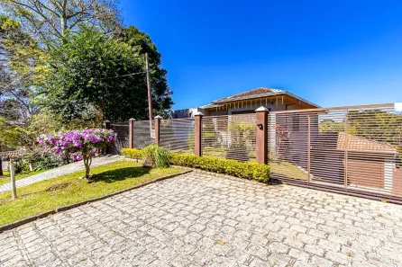 Casa com 5 Quartos à venda, 340m² no São Lourenço, Curitiba