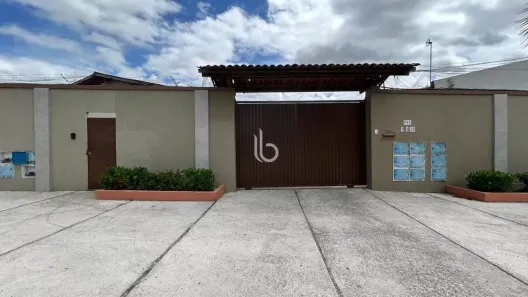 Casa com 2 Quartos para alugar, 45m² no Guaribas, Eusébio