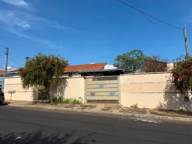 Casa com 2 Quartos à venda, 121m² no Jardim Roberto Selmi Dei, Araraquara