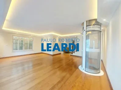 Casa com 4 Quartos para alugar, 371m² no Sumaré, São Paulo