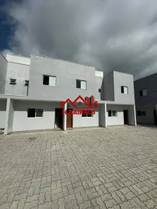 Sobrado com 2 Quartos à venda, 72m² no Jardim Casa Branca, Caraguatatuba