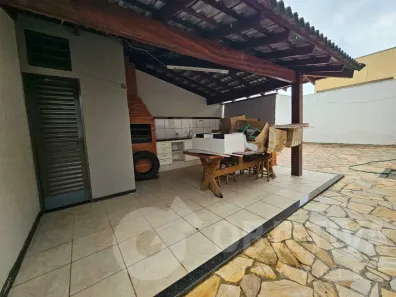 Casa com 4 Quartos para alugar, 234m² no Morada da Colina, Uberlândia