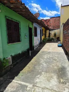 Casa com 2 Quartos para alugar, 90m² no Itaperi, Fortaleza