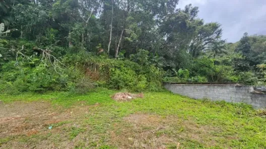 Lote/Terreno à venda, 630m² no Iririú, Joinville