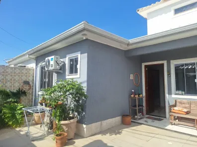 Casa com 2 Quartos à venda, 56m² no Jardim Atlântico Central (Itaipuaçu), Maricá