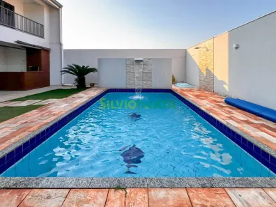 Sobrado com 3 Quartos à venda, 225m² no Zona 07, Maringá