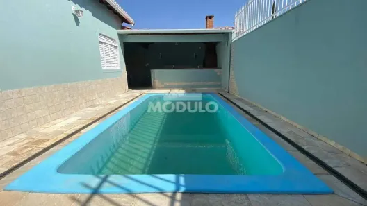 Casa com 3 Quartos à venda, 220m² no Santa Mônica, Uberlândia