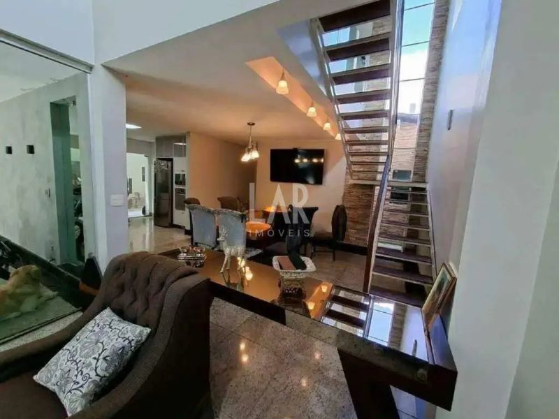 Casa com 4 quartos — Nova Granada, Belo Horizonte