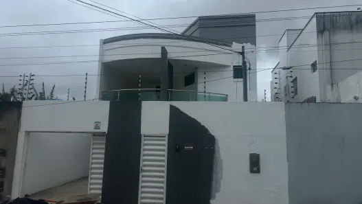 Sobrado com 4 Quartos à venda, 176m² no Itararé, Campina Grande