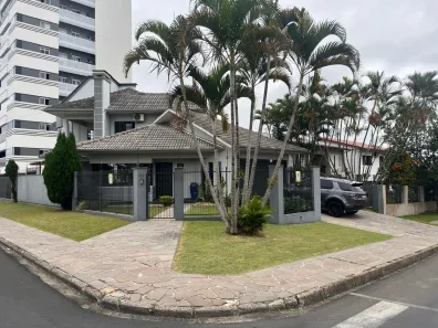 Casa com 3 Quartos à venda, 270m² no Michel, Criciúma