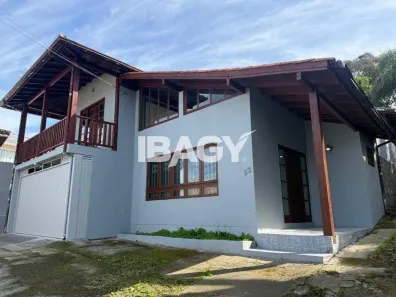 Casa com 3 Quartos para alugar, 151m² no Ponta de Baixo, São José