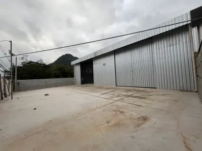 Galpão/Depósito/Armazém com 2 Quartos para alugar, 400m² no Vargem Pequena, Rio de Janeiro