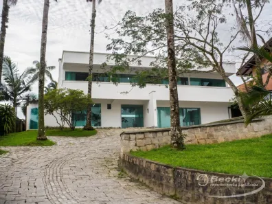 Casa com 5 Quartos para venda ou aluguel, 1100m² no Boa Vista, Joinville