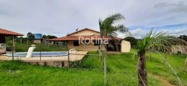 Fazenda/Sítio com 3 Quartos à venda, 250m² no Chácaras Eldorado, Uberlândia