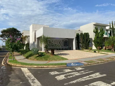 Casa de Condomínio com 3 Quartos à venda, 240m² no Granja Marileusa, Uberlândia
