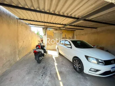 Casa com 2 Quartos para alugar, 50m² no Luizote de Freitas, Uberlândia