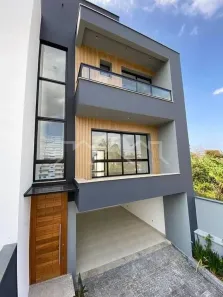 Sobrado com 3 Quartos à venda, 178m² no Floresta, Joinville