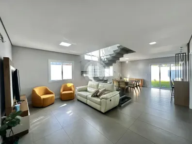 Casa de Condomínio com 3 Quartos à venda, 216m² no Tomazetti, Santa Maria